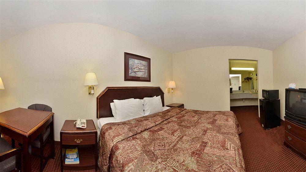 Days Inn By Wyndham Ocean Springs Esterno foto