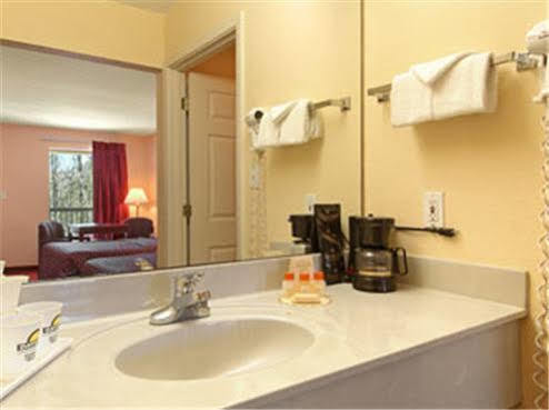 Days Inn By Wyndham Ocean Springs Esterno foto