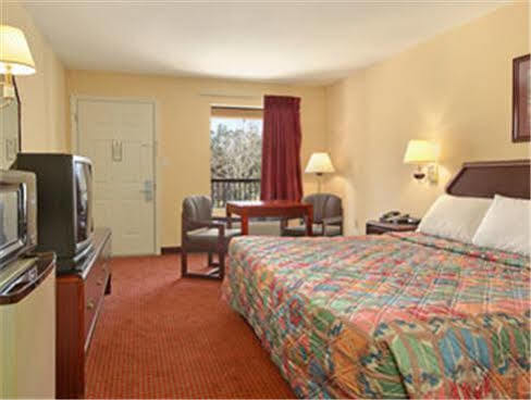 Days Inn By Wyndham Ocean Springs Esterno foto