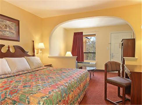 Days Inn By Wyndham Ocean Springs Esterno foto