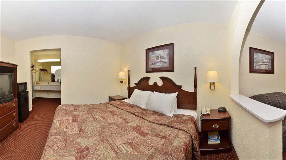 Days Inn By Wyndham Ocean Springs Esterno foto